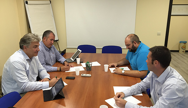 LA JUNTA DIRECTIVA SE REUNE PARA PREPARAR EL CURSO